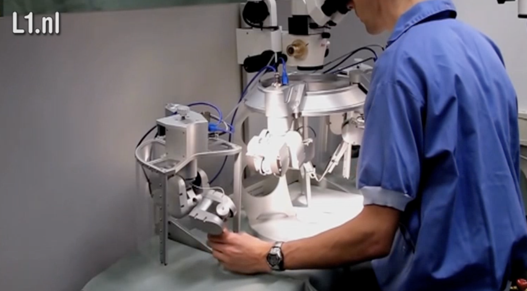 Foto van https://www.l1nieuws.nl/nieuws/1318054/opereren-met-robots-gaat-grote-vlucht-nemen